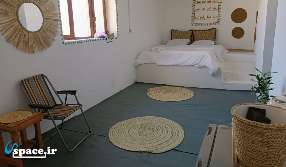 نمای داخلی اتاق 2  تخته اقامتگاه عمارت تیو - قشم - بندر سوزا - روستای دیرستان